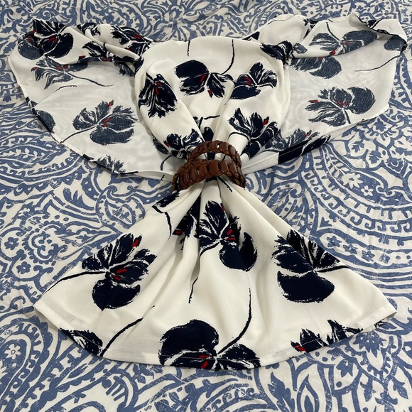 Ark&co White CAPE dress - Picture 3 of 9